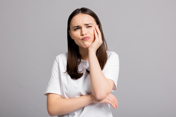 How To Choose Between Tooth Extraction And Root Canal